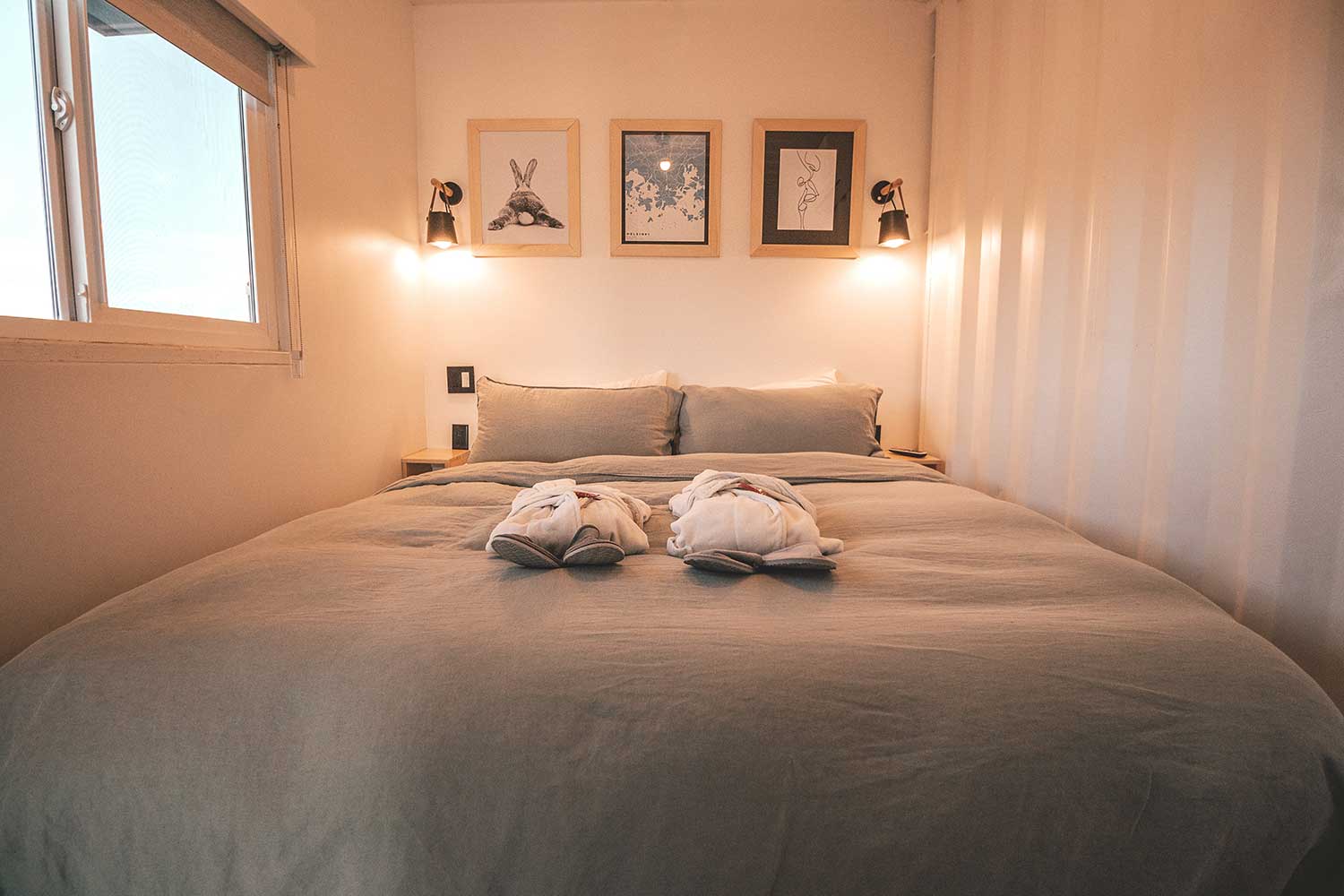 bedroom furniture arrangements for small rooms