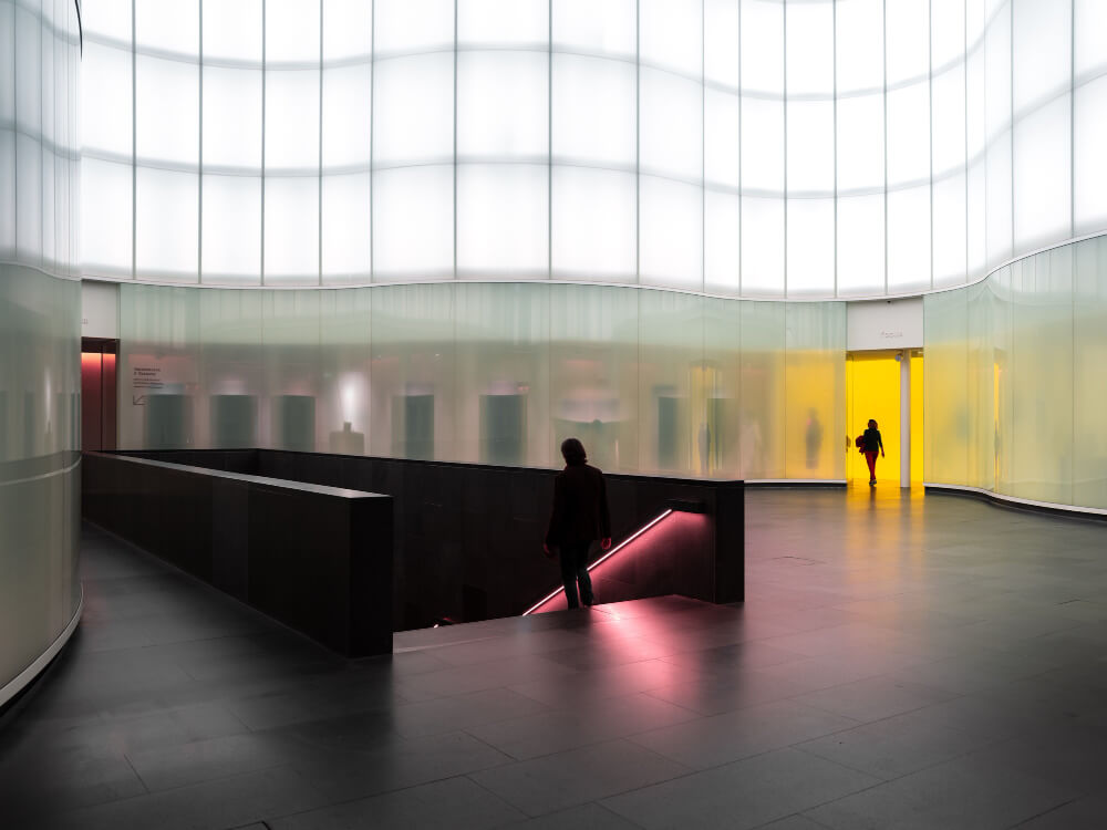 showroom layout lighting